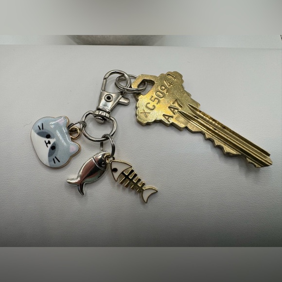 3/$20 Cute Gray Cat & Fish Charm Keychain - Picture 5 of 8